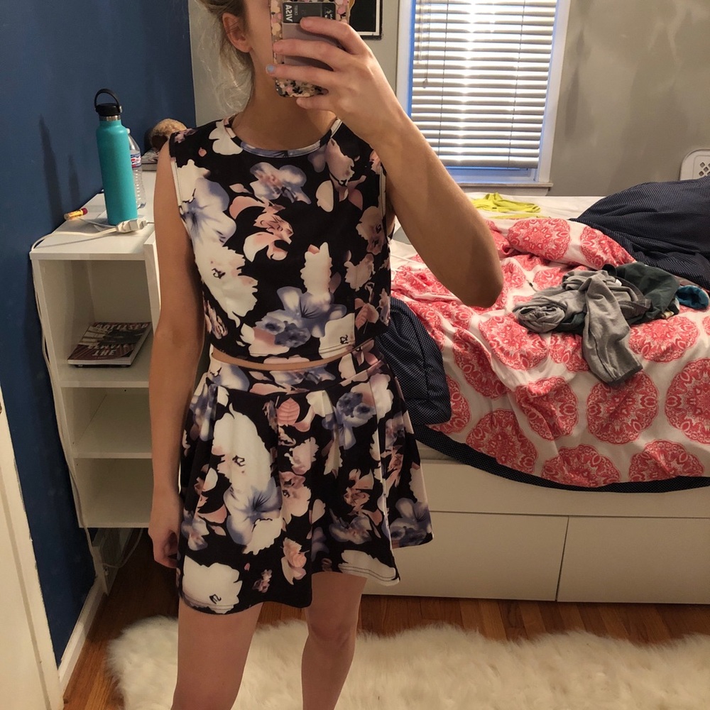 Two piece skirt set